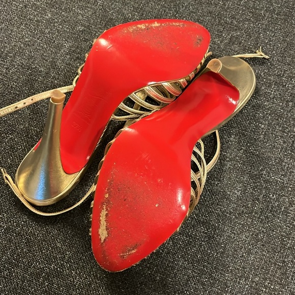 Christian Louboutin gold heels, size 37.5 / 7.5 - Picture 6 of 9